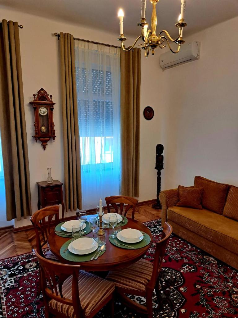 Weisz Castle style Apartment - With Free Private Parking, Wifi, Hot Drinks photo 3