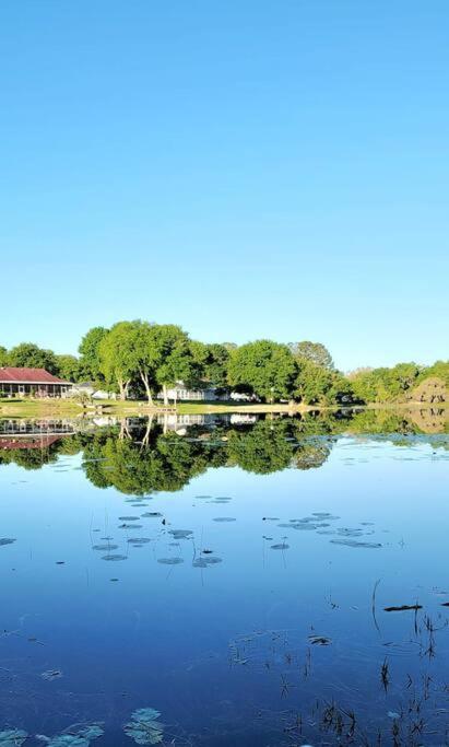 Lake house to relax and rest image