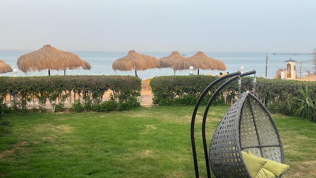 Villa Front Beach First row family only photo 3
