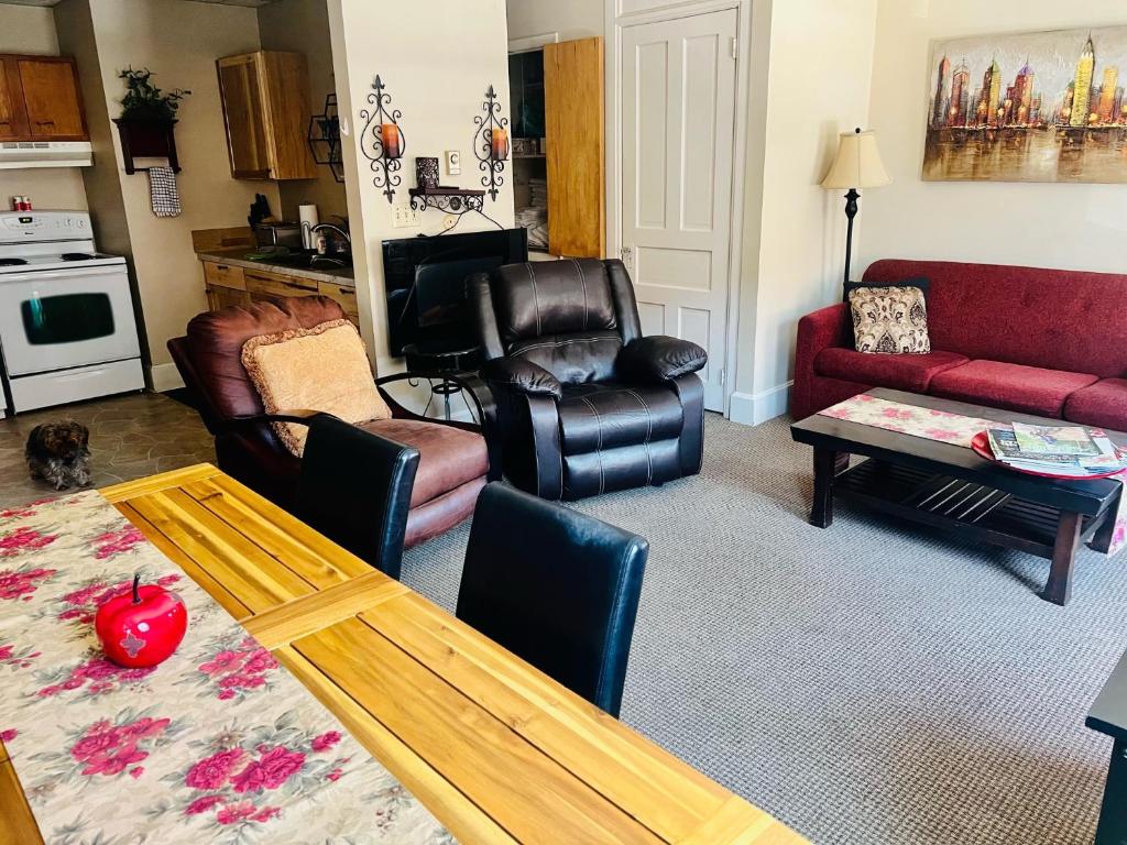 Main Street two bedroom in Galena-Great location! photo 4