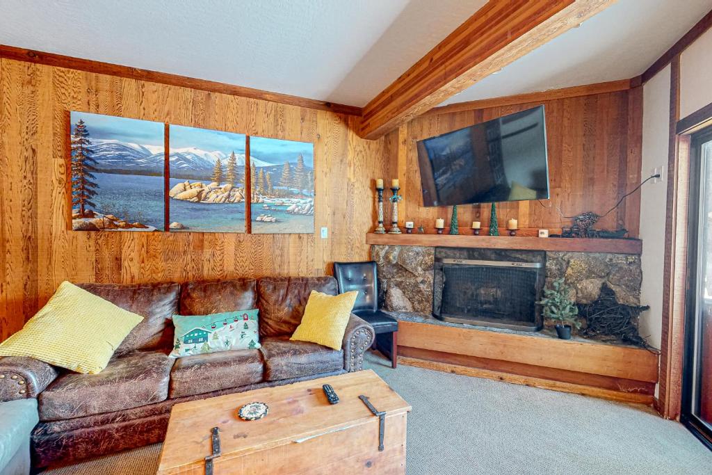 Mountain Time Escape photo 4