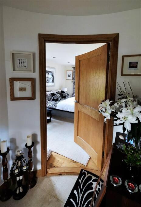 Loch Lomond Unique Selfcontained bed+bathroom photo 1