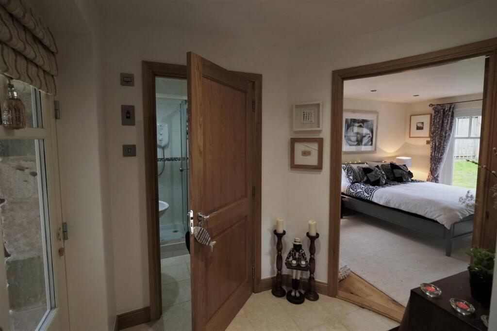 Loch Lomond Unique Selfcontained bed+bathroom photo 2