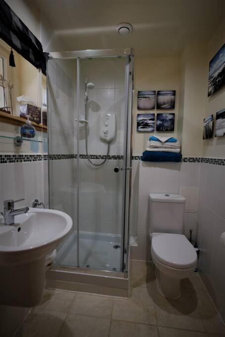 Loch Lomond Unique Selfcontained bed+bathroom photo 4