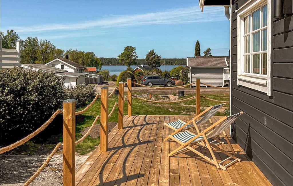 Beautiful Home In Tors With 3 Bedrooms And Wifi
