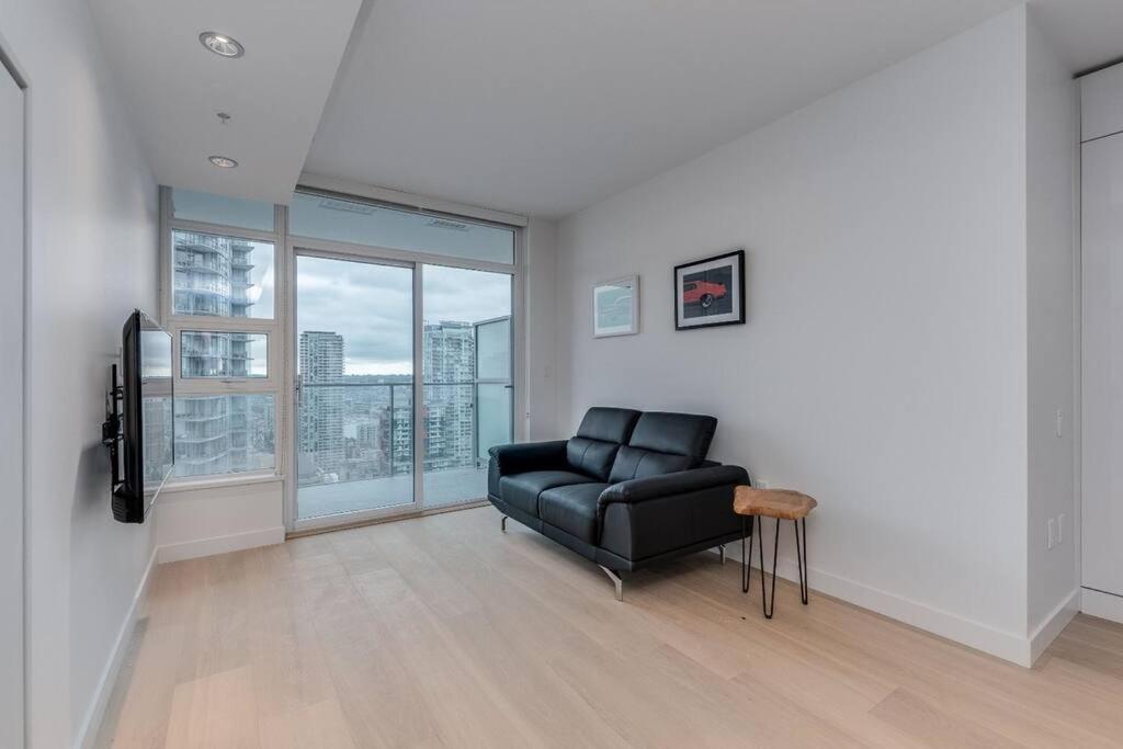 Modern studio in Downtown Vancouver photo 4