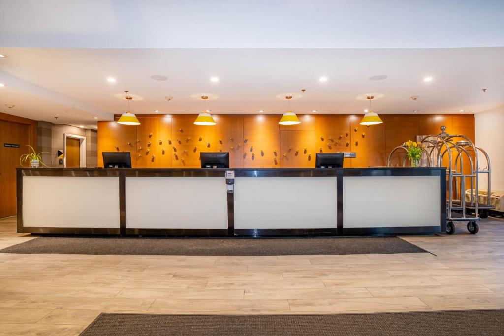 Sandman Hotel Hamilton photo 2