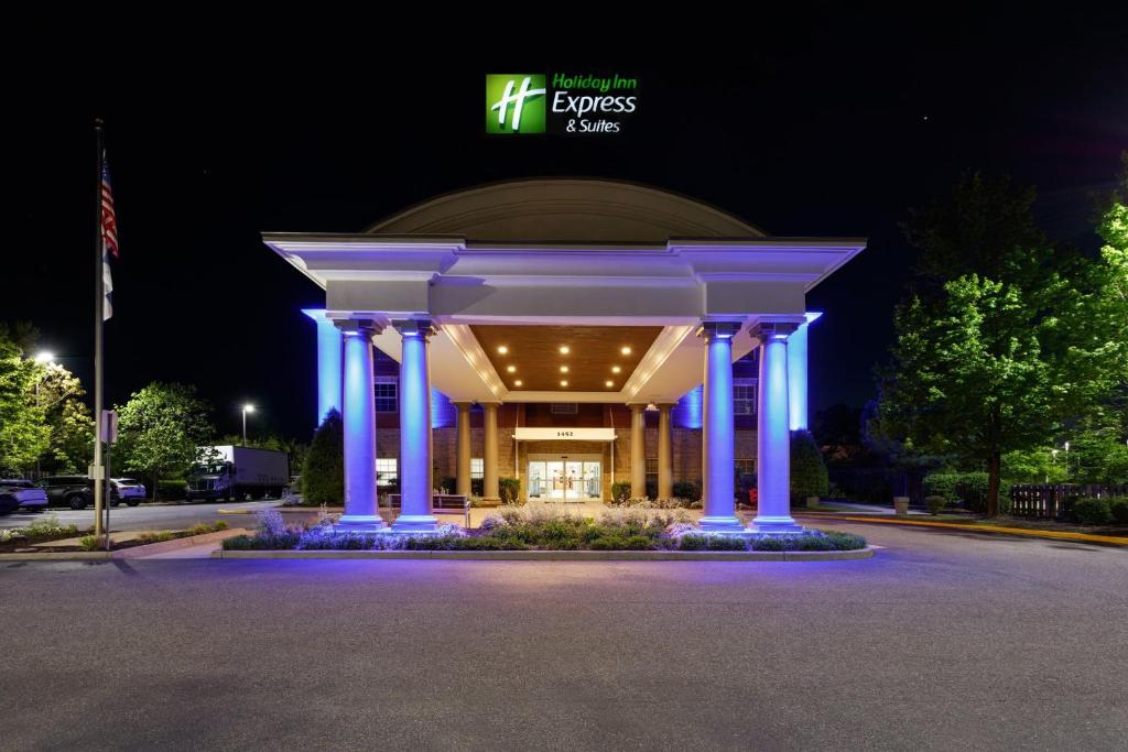 Holiday Inn Express & Suites Williamsburg, an IHG Hotel image
