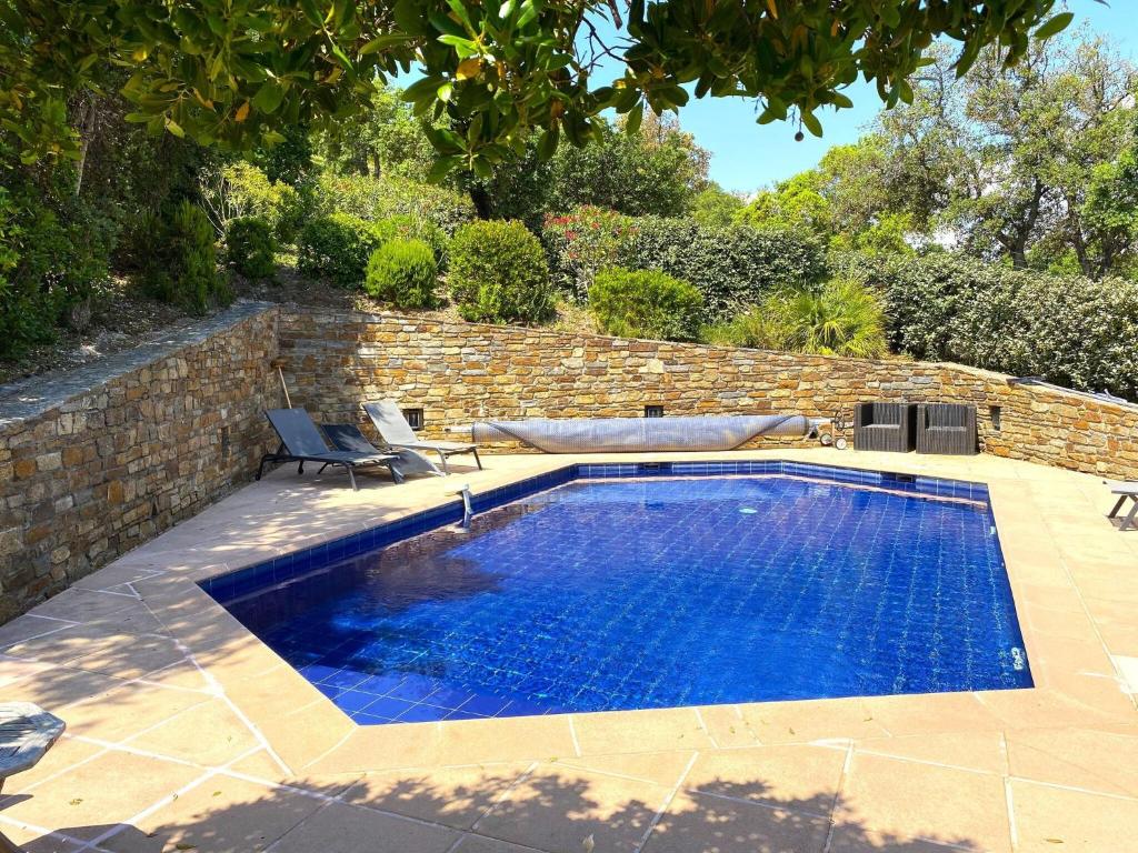 Secluded villa in a secured private residence photo 1