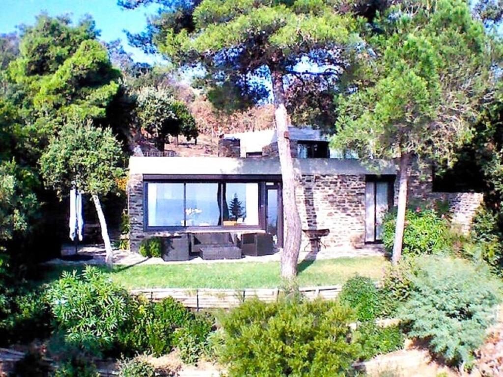 Secluded villa in a secured private residence photo 2