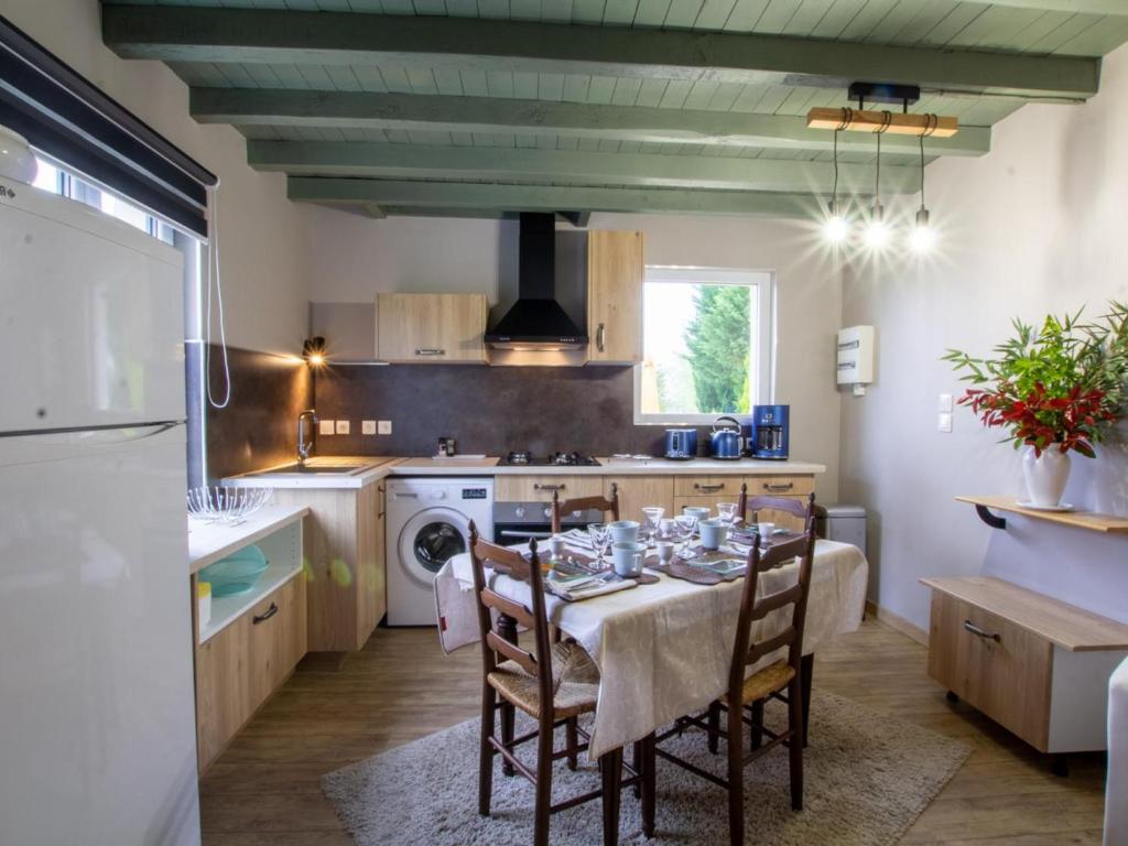 Gîte Saint-Michel-de-Double, 3 pièces, 4 personnes - FR-1-616-308 photo 1