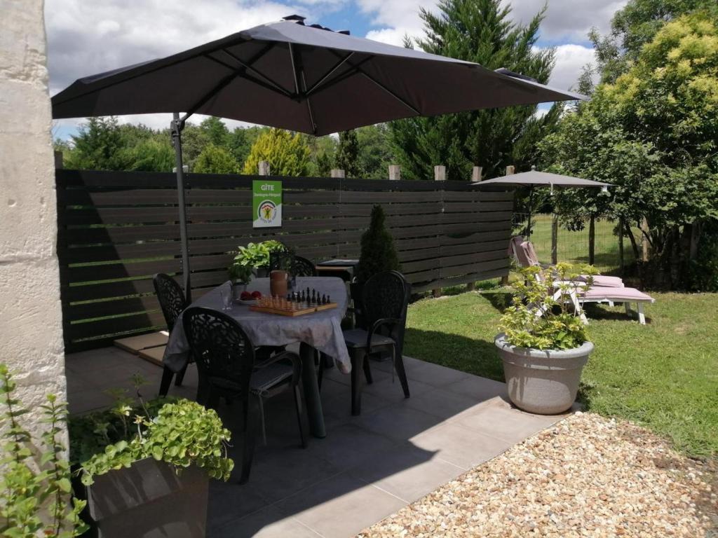 Gîte Saint-Michel-de-Double, 3 pièces, 4 personnes - FR-1-616-308