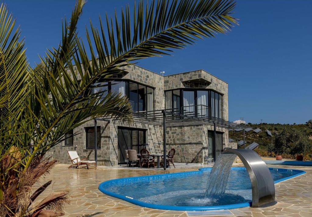 Villa with cabinet & pool photo 1