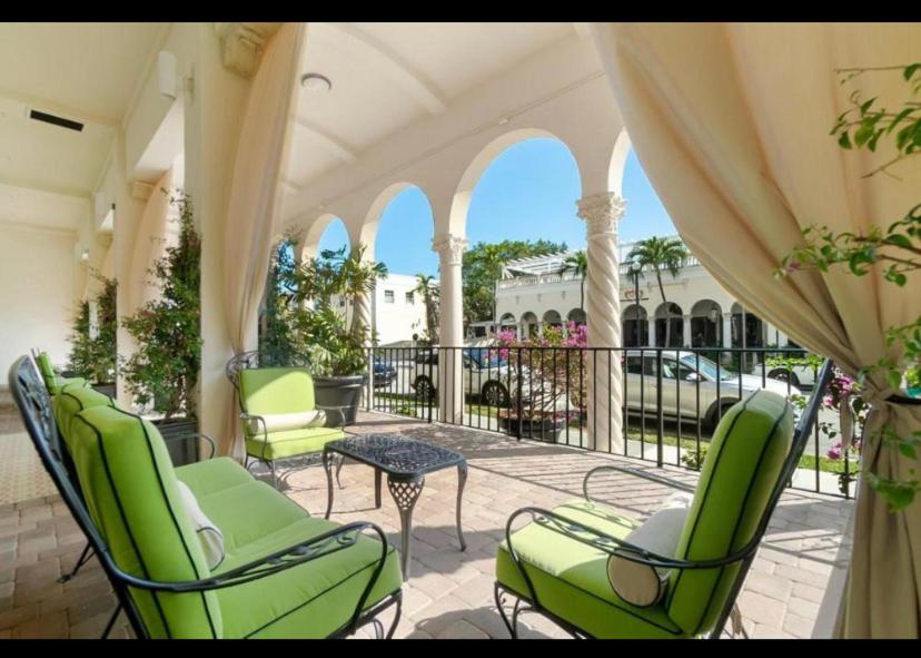 Tropical Elegant Palm Beach 2 Bedroom 2 Bathroom Suite Valet Parking Included photo 1
