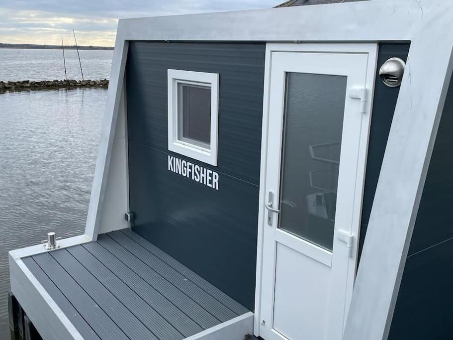 Houseboot Kingfisher, lake view photo 3
