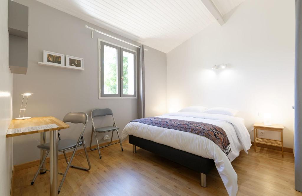 Chambre d'hôtes de charme à la Maison Bleue photo 4