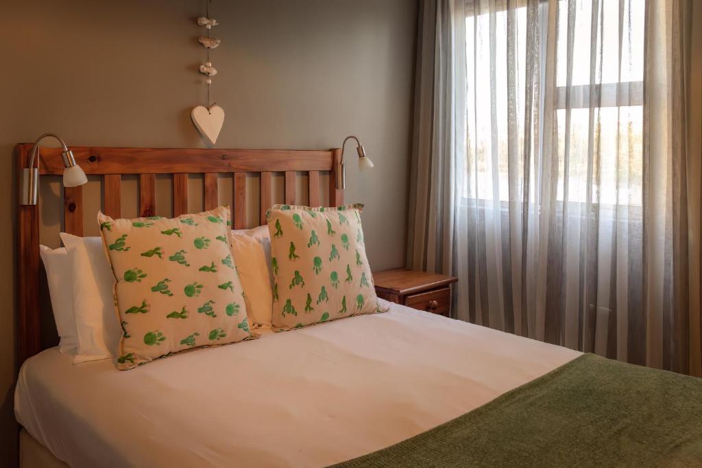 Beach Club Self Catering Apartments - Tap to explore photos