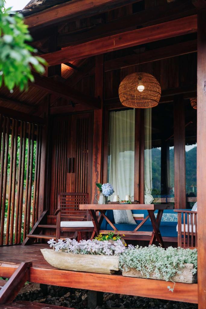 Natalie's Villa & Resort