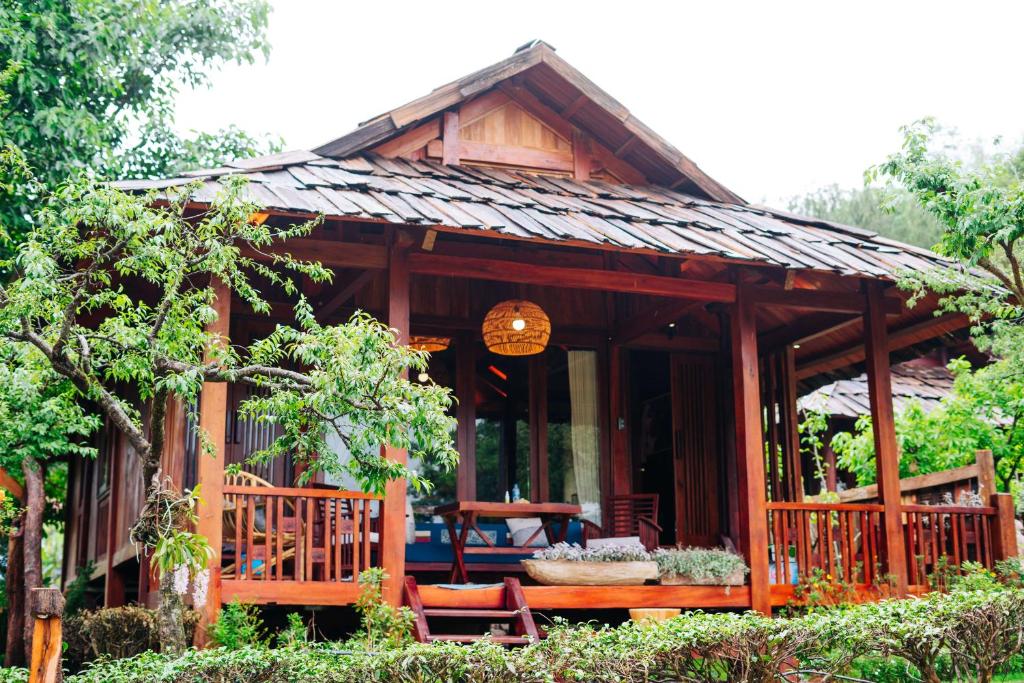 Natalie's Villa & Resort