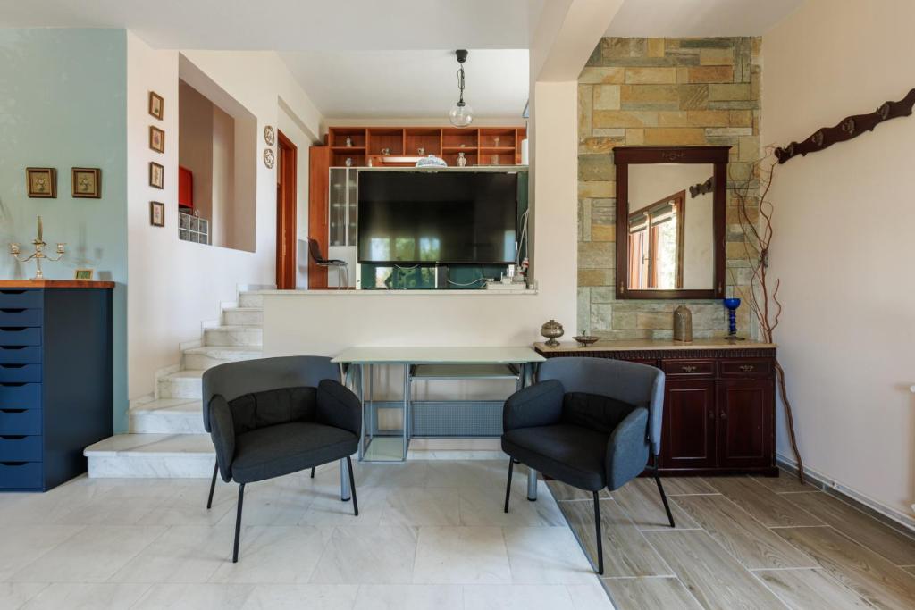 Large Home near Potamos Beach photo 3