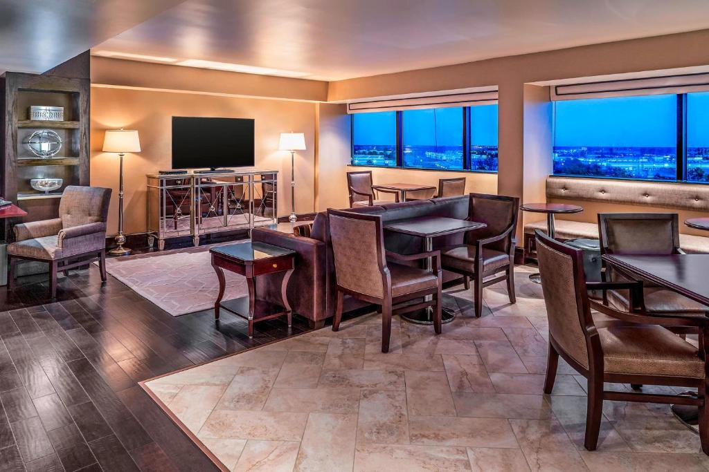 Sheraton North Houston at George Bush Intercontinental image