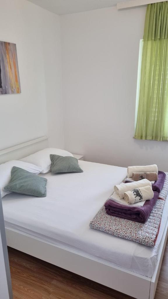 Villa Silvana Brown