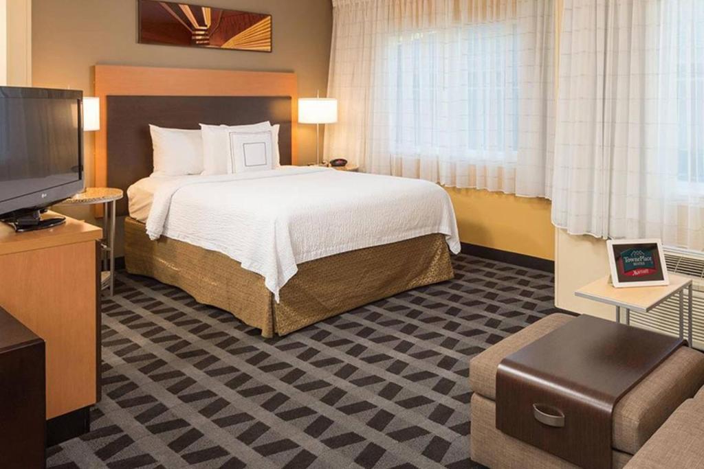 TownePlace Suites by Marriott Bend - Tap to explore photos