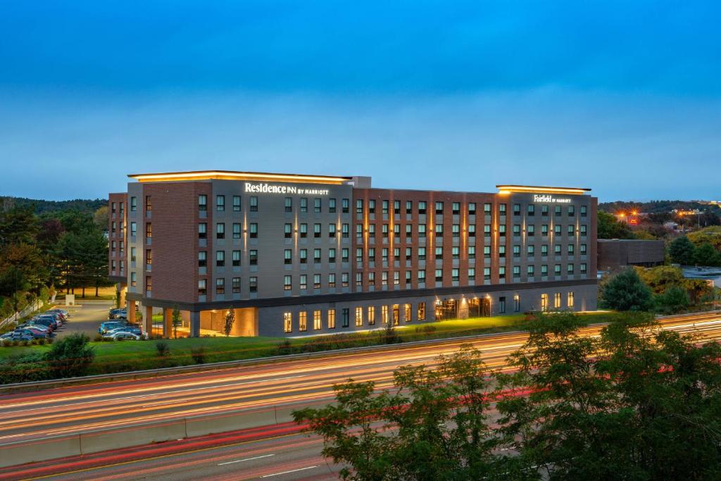 Fairfield Inn & Suites by Marriott Boston Waltham image