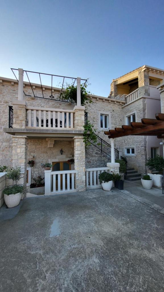 Stone House Apartments Didini Dvori Lumbarda photo 1