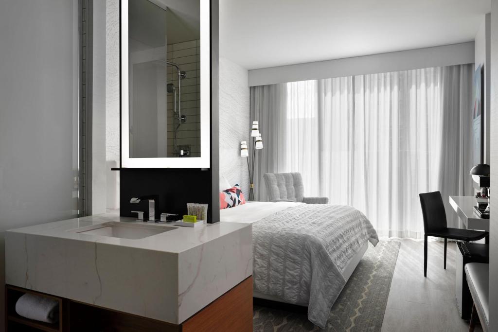 Le Meridien Denver Downtown image