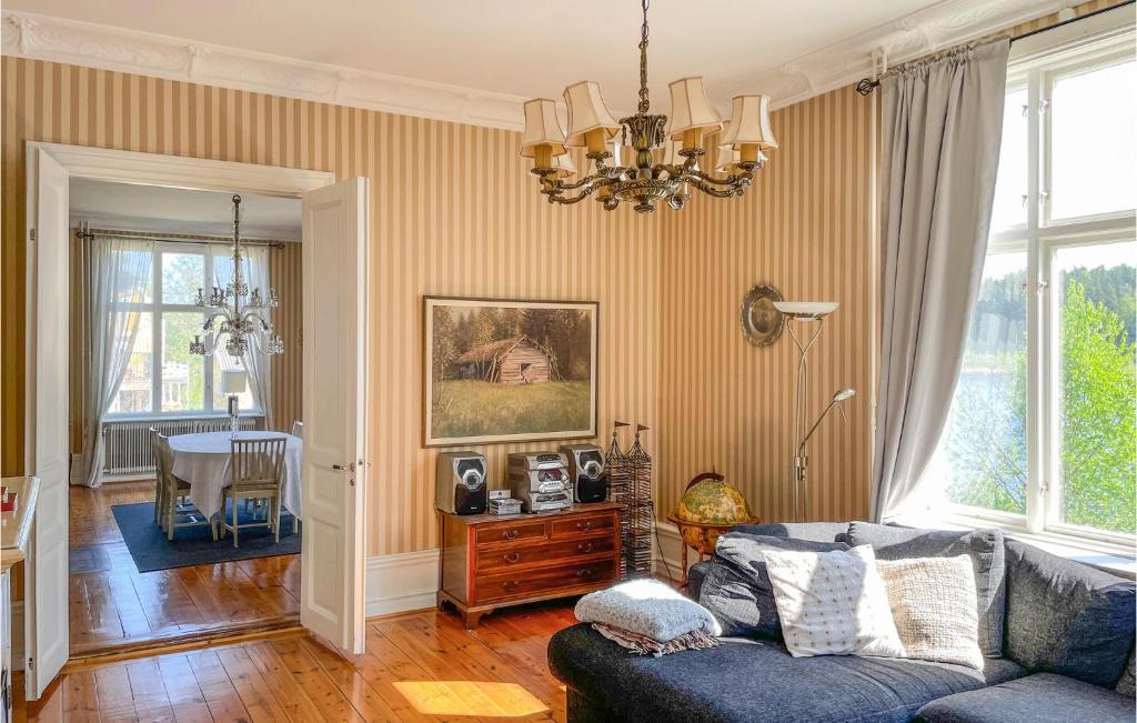 Awesome Home In Lindesberg With Wifi And 4 Bedrooms photo 1