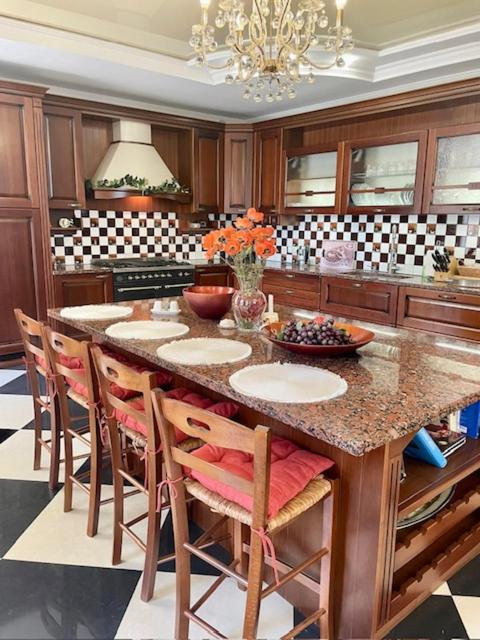 Luxurious Oasis: Exquisite Apartment with Garden, Terrace, and Stylish Amenities