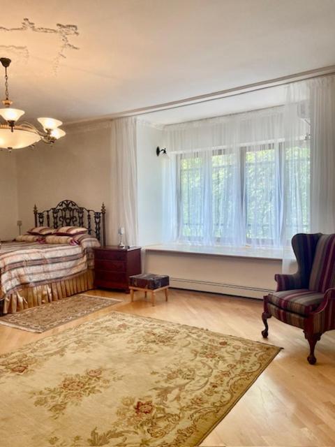 Luxurious Oasis: Exquisite Apartment with Garden, Terrace, and Stylish Amenities photo 2