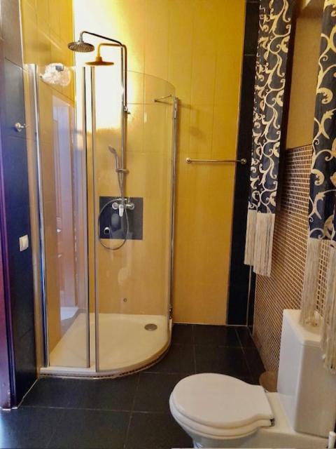 Luxurious Oasis: Exquisite Apartment with Garden, Terrace, and Stylish Amenities photo 3