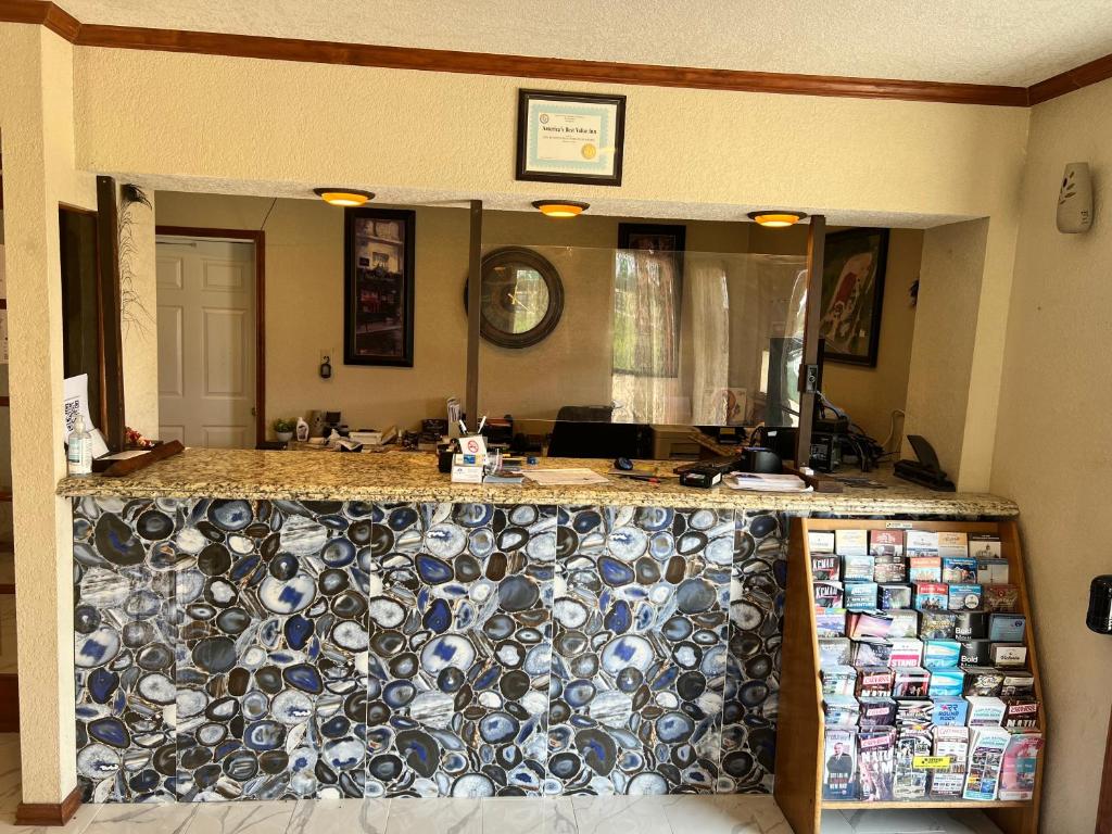 Americas Best Value Inn Edna image