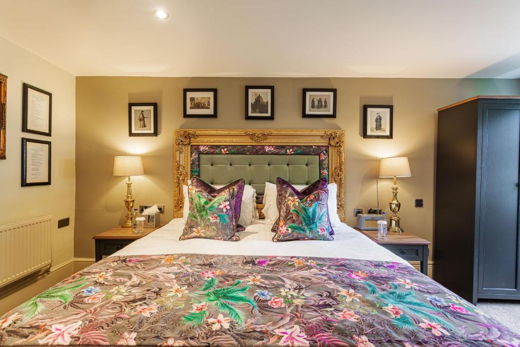 The George Hotel, Amesbury, Wiltshire photo 1