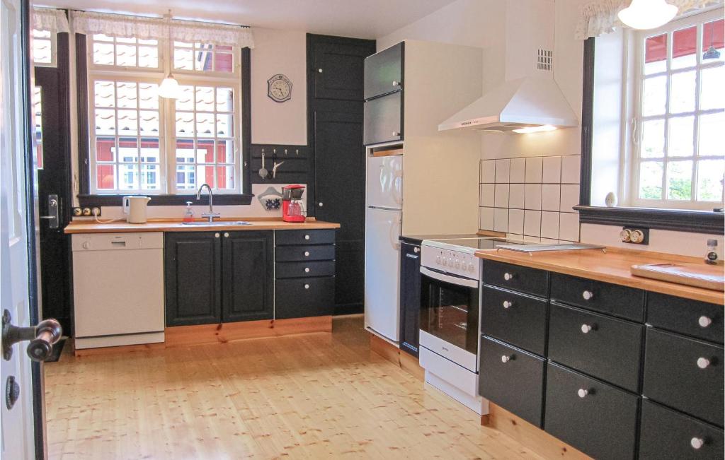 Amazing Home In Gudhjem With 3 Bedrooms And Wifi photo 3