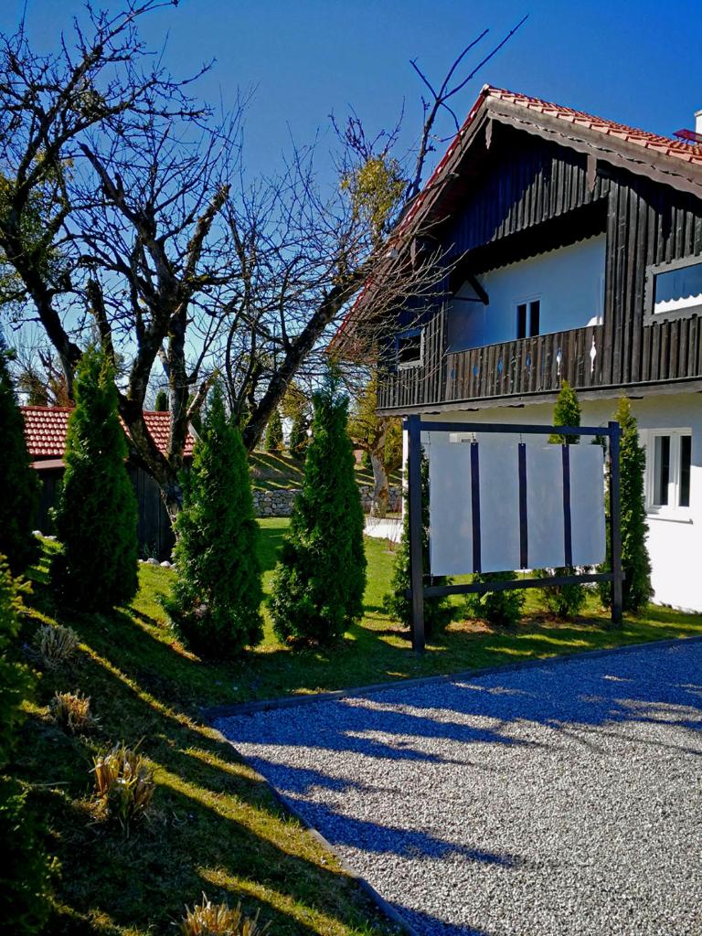 Münsing Nähe Starnberger See, schöne Ferienwohnung, Gästewohnung 125qm EG und OG KONTAKTFREI photo 4
