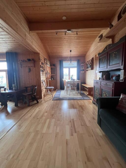 Cozy and spacious cabin photo 3