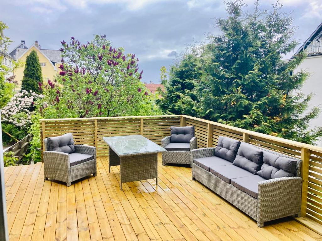 Free parking central 2bedrooms with terrace photo 1
