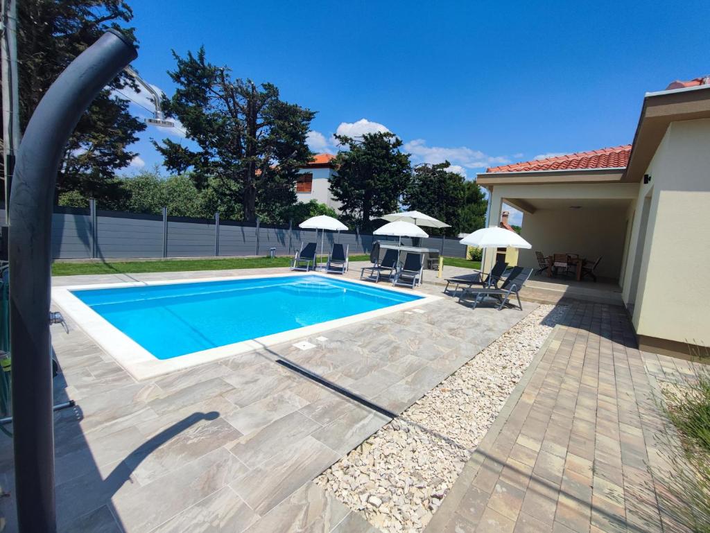 Villa Mattina, with heated pool and jacuzzi photo 4