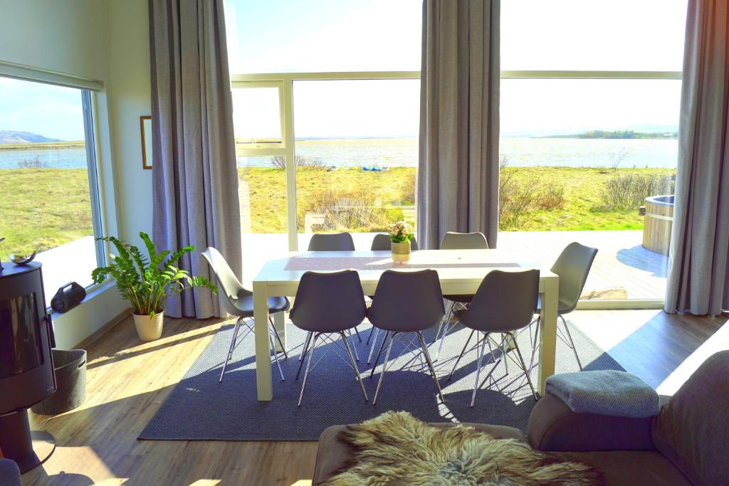 Austurey - Lakefront Villa photo 4