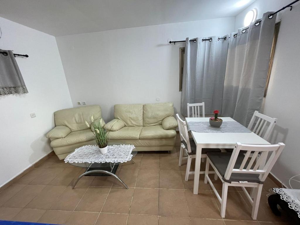 ביקתת הלל photo 3