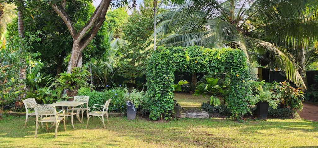 CHARAKAMA Guest Bungalow - GAMPAHA photo 3