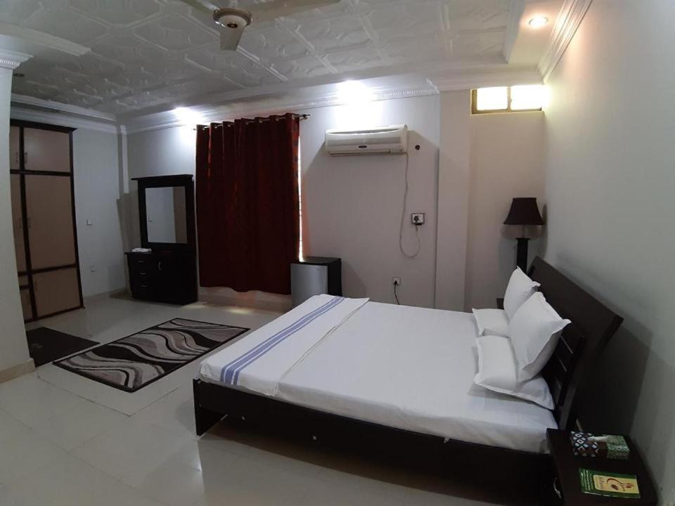 Zaib guest house for families in E-11 Islamabad photo 3
