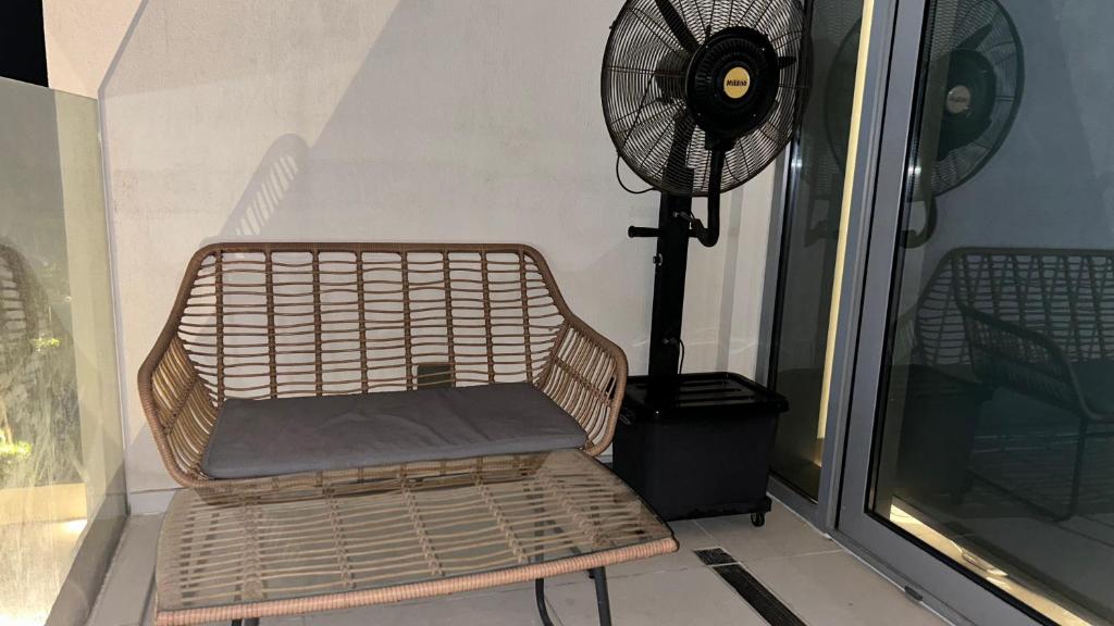 Charming 1-Bed Loft with Serene Pool View, Steps from the Beach photo 4
