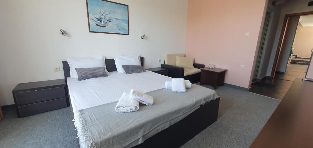 Guest House Compass photo 4