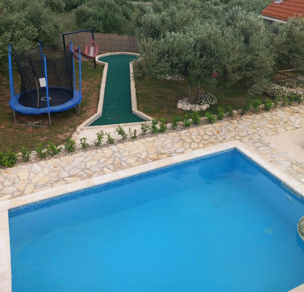 Holiday House M&A&K with swimming pool photo 1