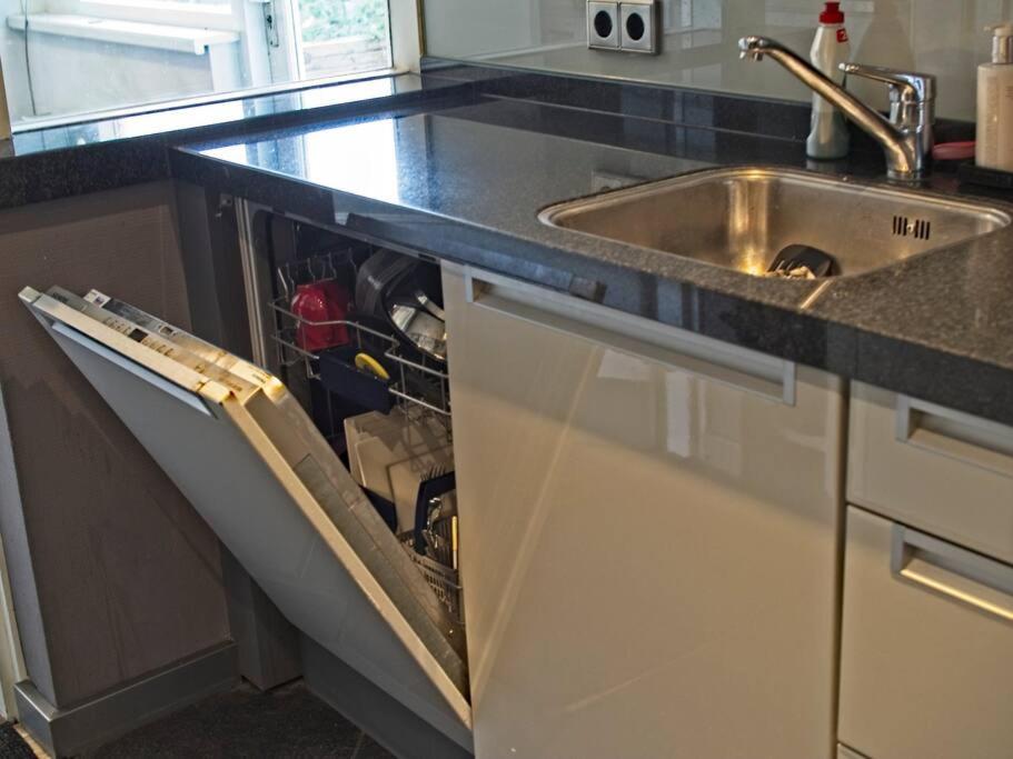 Heerlijk ruime woning midden in Baarland photo 3