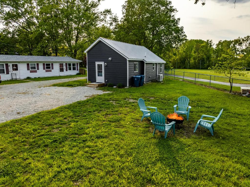 Renovated Retreat Home in Huron walking distance to beach photo 2